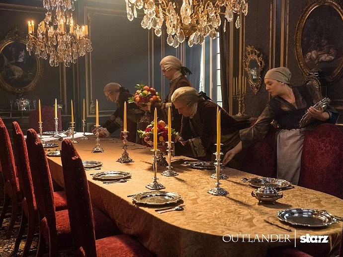 outlander-season-2-photo-prepare-yer-tables-1-690x518